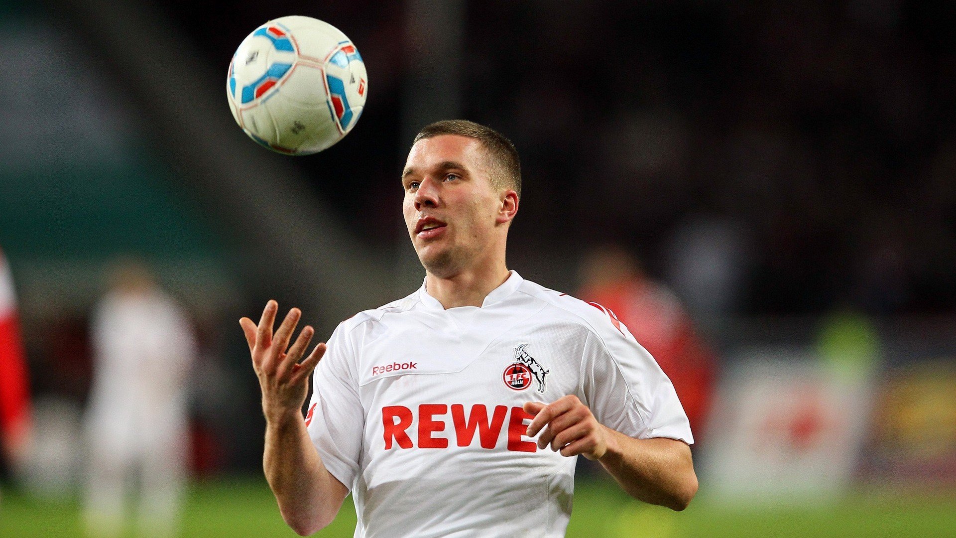 青训基地开设球员礼仪课程培养综合素质能力，足球青训人才